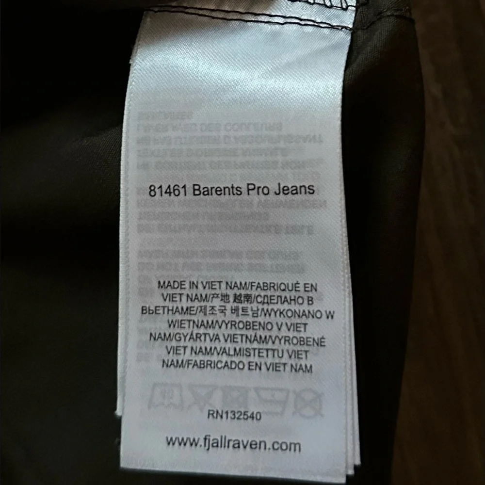 Fjallraven Men’s Barents Pro Jeans in Dark Olive/Brown. Waist 33”-34” (Long)